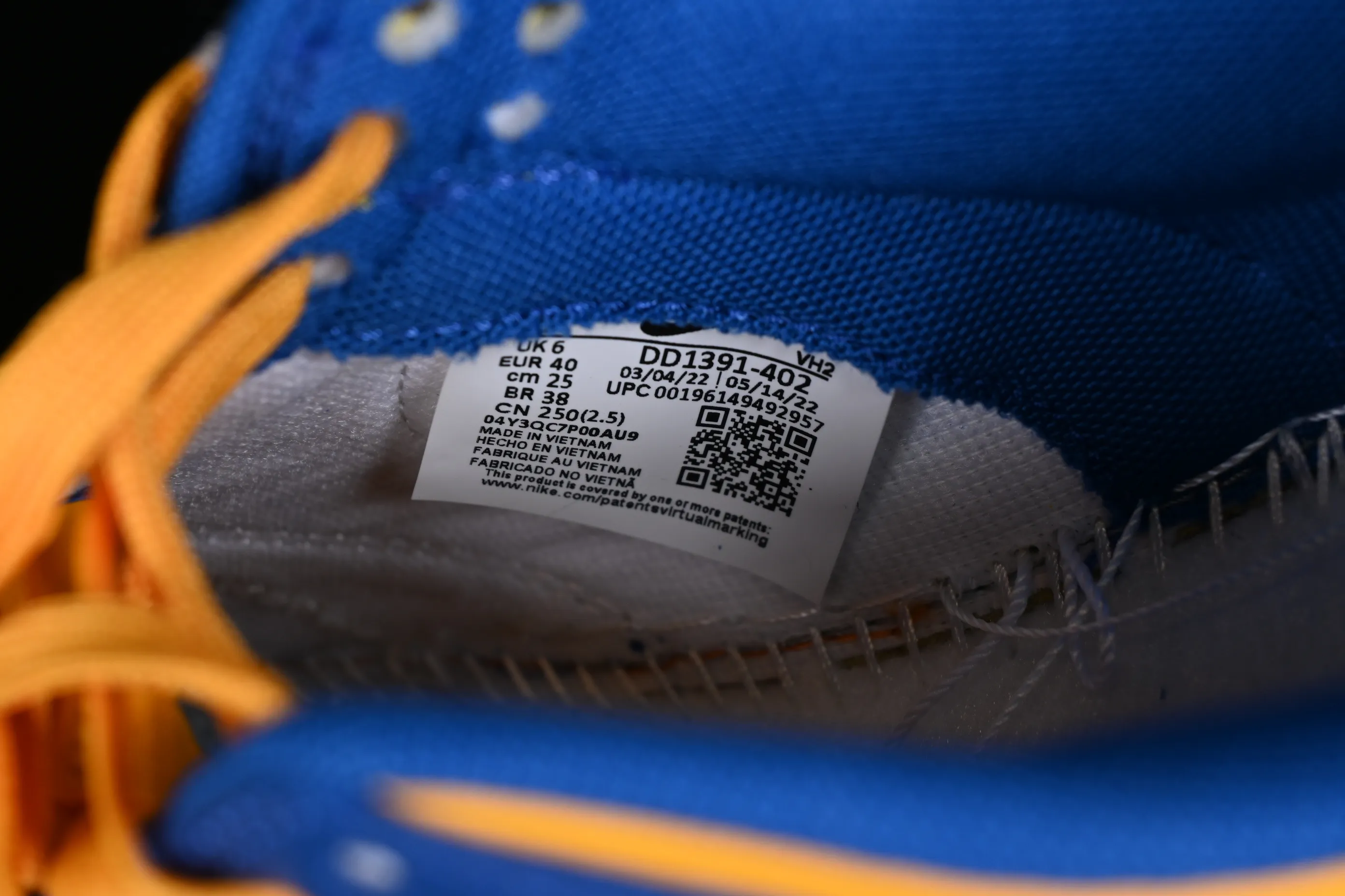 All categories Nk SB Dunk series Nk SB Dunk Low low-top sneakers Nk Dunk SB Low blue and yellow color matching SB smashed backboard fashion casual sneakers DD1391-402